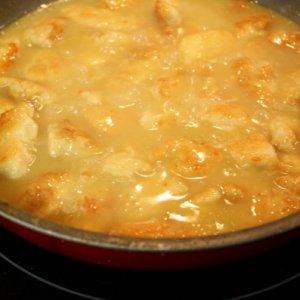 CHICKEN WITH LEMON SOUCE