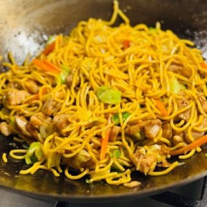CHICKEN CHOWMIEN