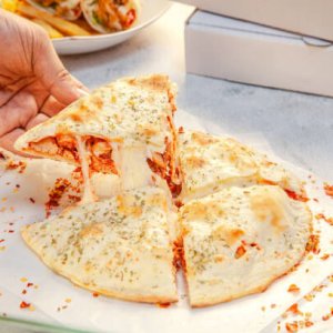 CHICKEN CHEESE NAAN