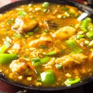 CHICKEN WITH GARLIC SOUCE